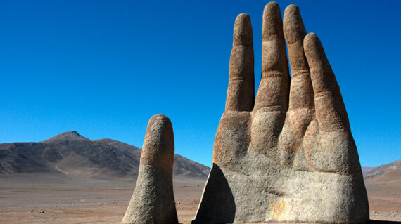 Chile Atacama escultura de mano del Desierto