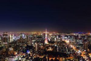 Ciudad de tokyo de noche. Oferta exclusiva para viaje a Japón.