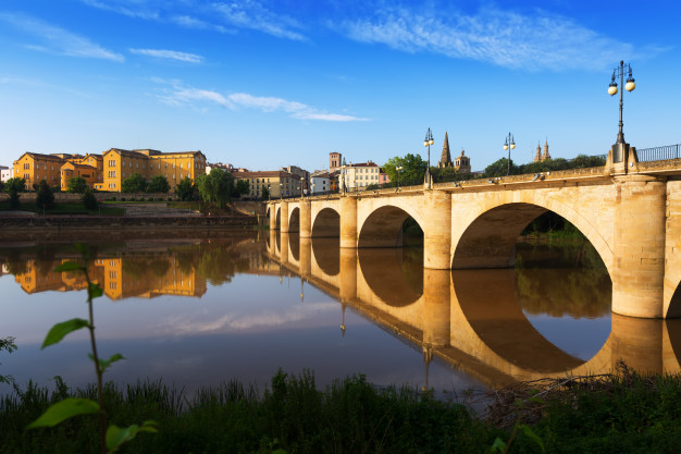 Puente sobre Rio Ebro Logroño