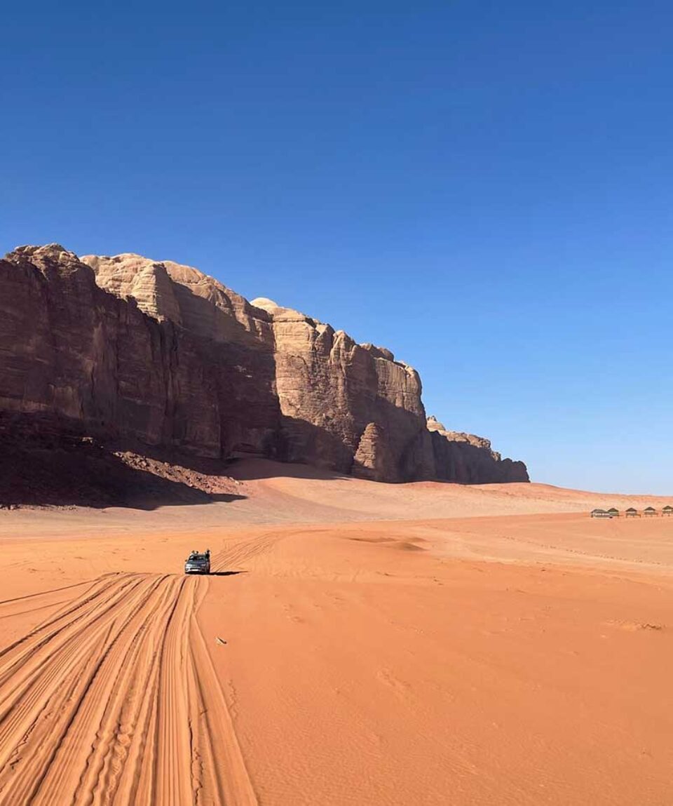 Aldea de Wadi Rum safari en Jeep